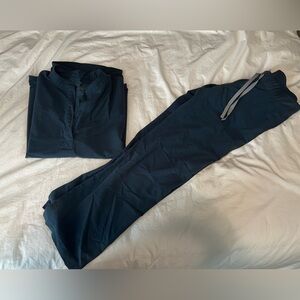 Figs small scrub set in Dark Harbour